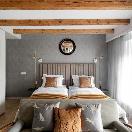Suite With Private Bathroom At Three Bedroom Interwar Villa Grabyte With Daily Spaces To Share By Pine Forest On The Bank Of The River- 8Min By Car From Old Town Kaunas Ngoại thất bức ảnh