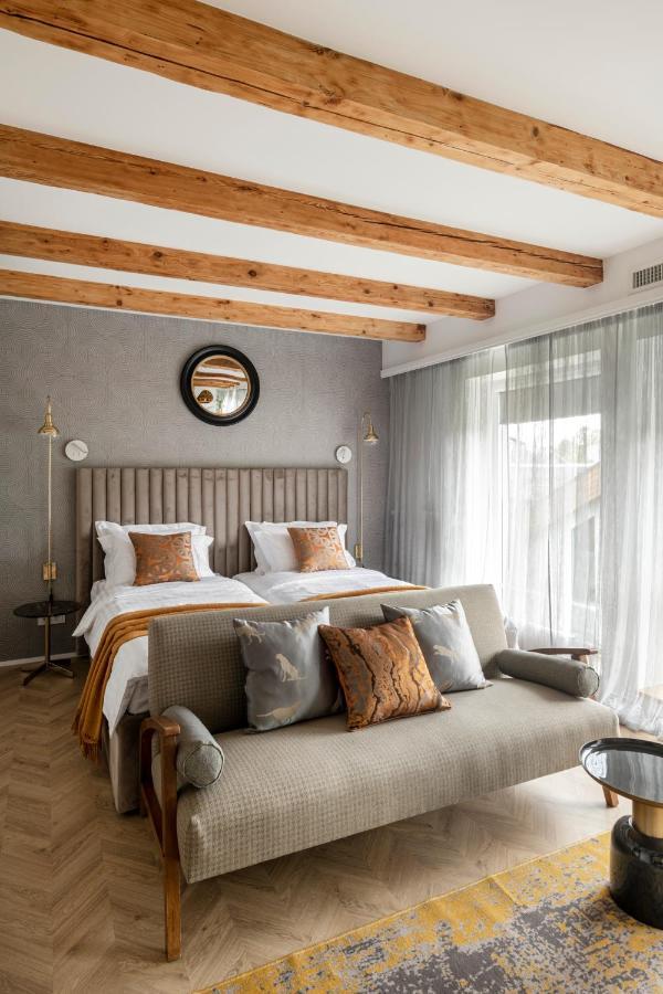 Suite With Private Bathroom At Three Bedroom Interwar Villa Grabyte With Daily Spaces To Share By Pine Forest On The Bank Of The River- 8Min By Car From Old Town Kaunas Ngoại thất bức ảnh