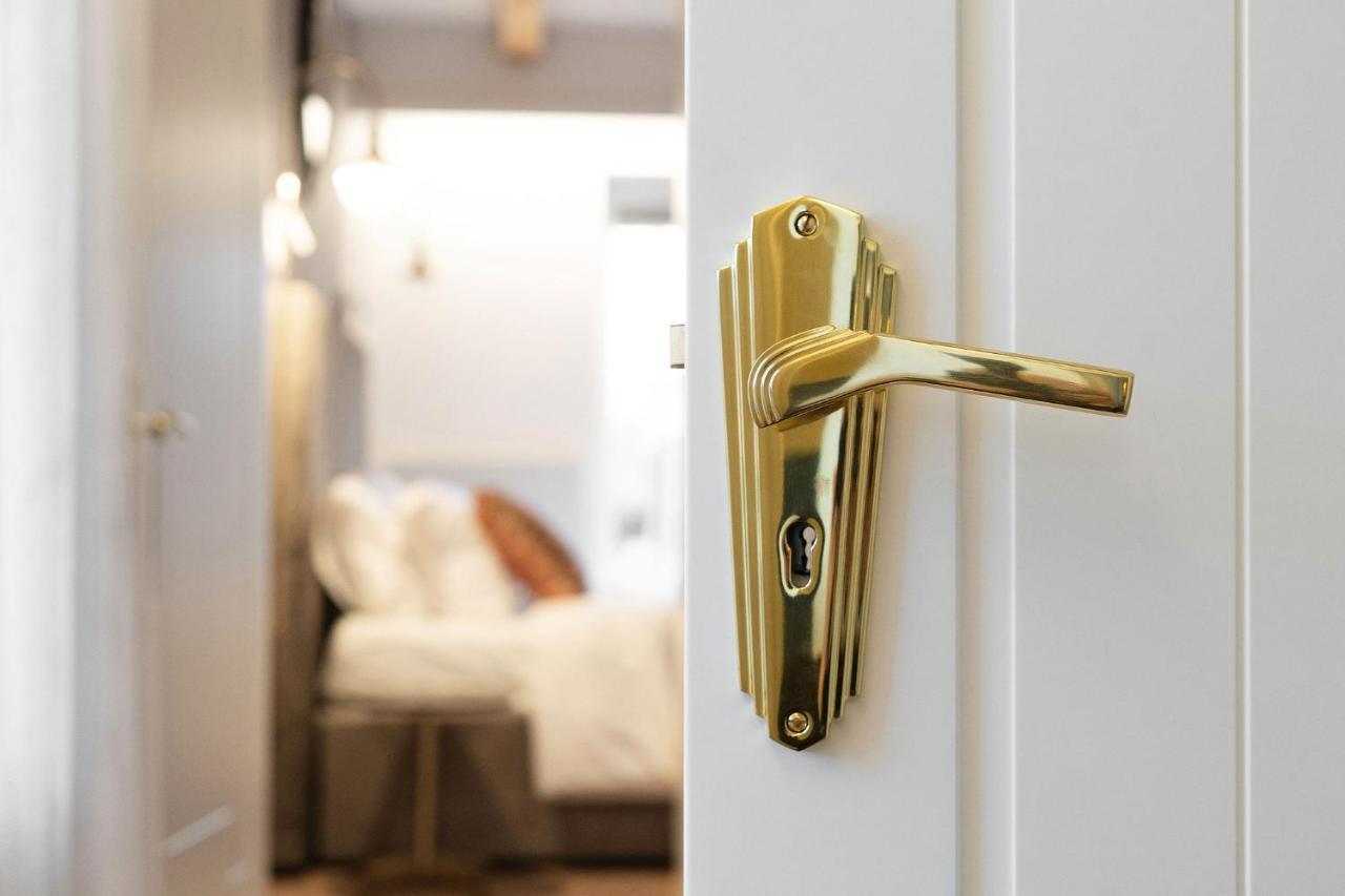 Suite With Private Bathroom At Three Bedroom Interwar Villa Grabyte With Daily Spaces To Share By Pine Forest On The Bank Of The River- 8Min By Car From Old Town Kaunas Ngoại thất bức ảnh