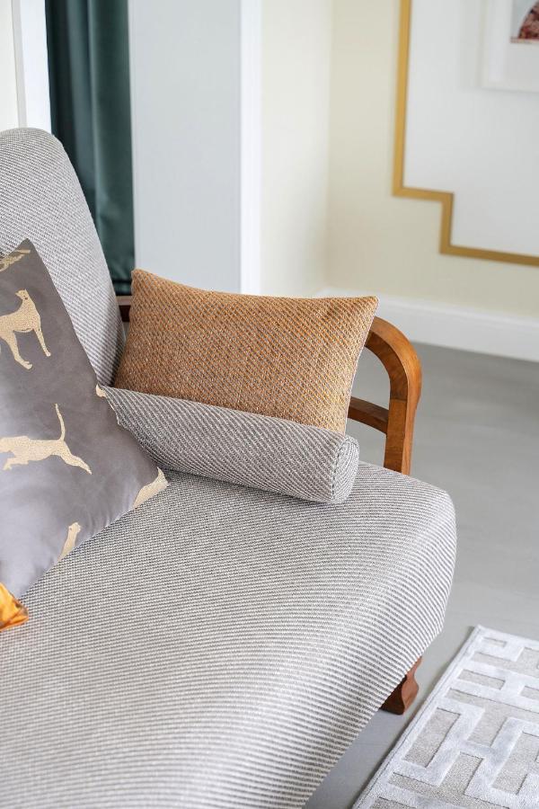 Suite With Private Bathroom At Three Bedroom Interwar Villa Grabyte With Daily Spaces To Share By Pine Forest On The Bank Of The River- 8Min By Car From Old Town Kaunas Ngoại thất bức ảnh